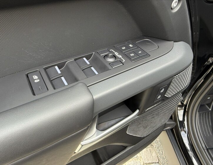 Land Rover Defender SUV / Terénní 3,0 l 221 kw
