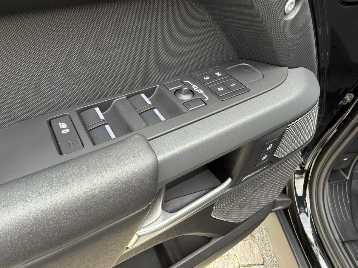 Land Rover Defender SUV / Terénní 3,0 l 221 kw