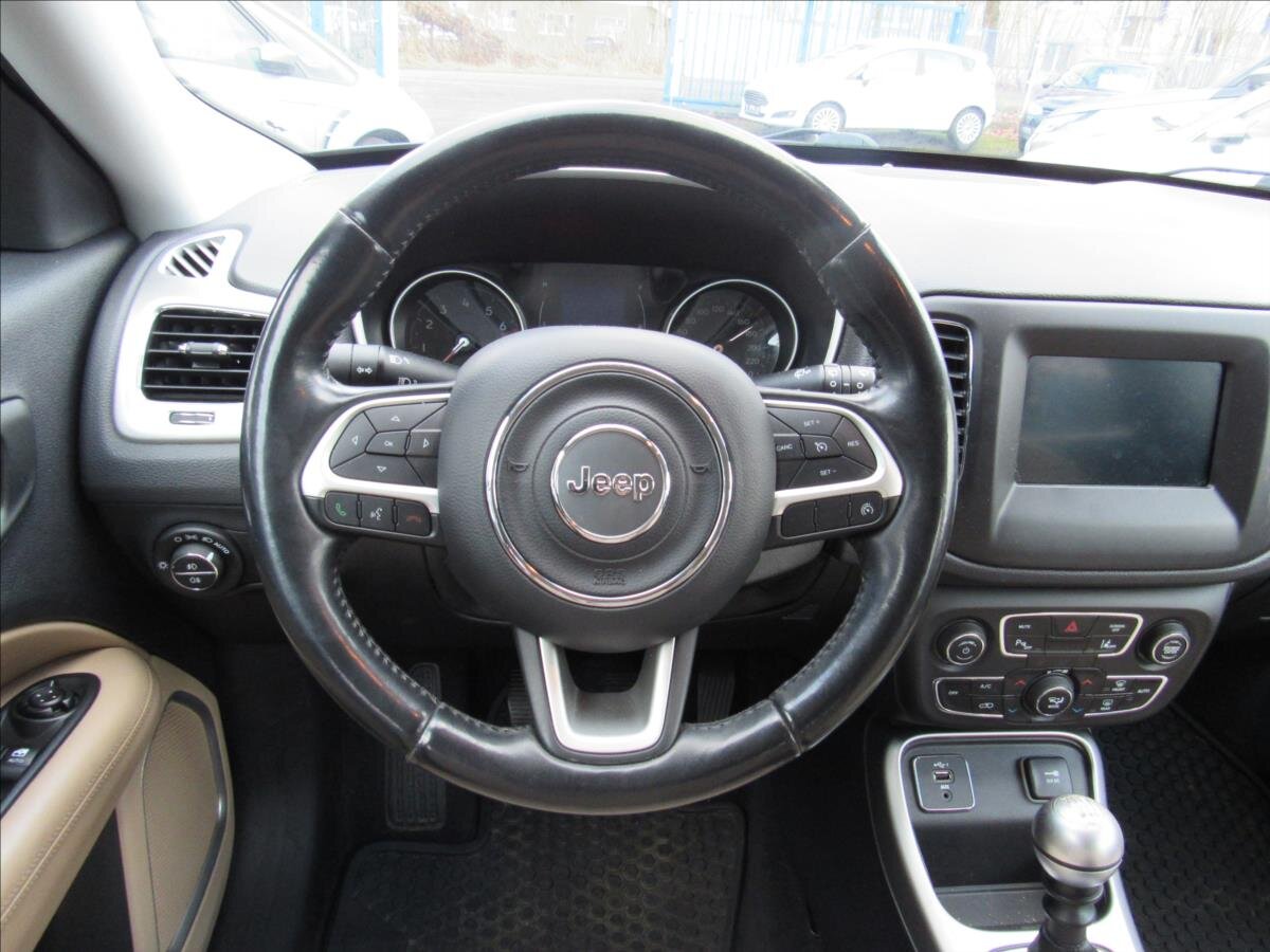 Jeep Compass SUV 1,4 l 103 kw