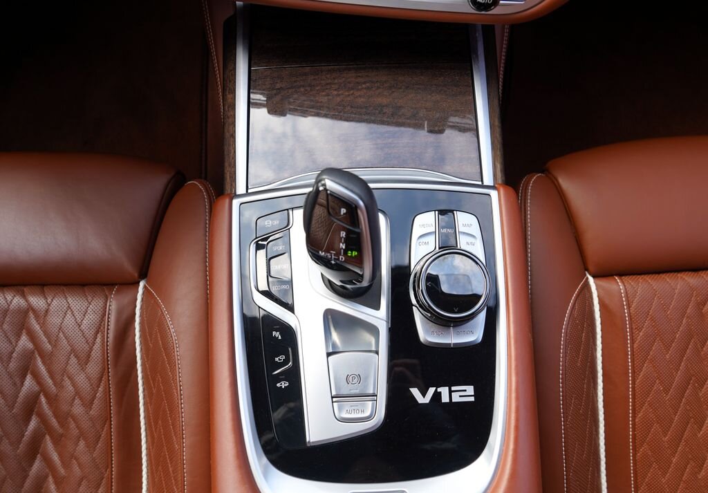 BMW Řada 7 Sedan / Limuzína 6,6 l 430 kw