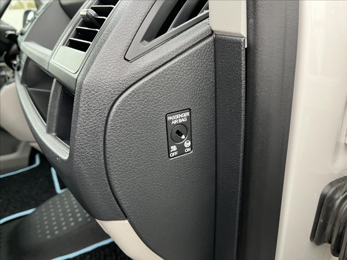 Volkswagen Transporter Kombi 2,0 l 62 kw