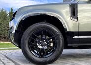 Land Rover Defender 3