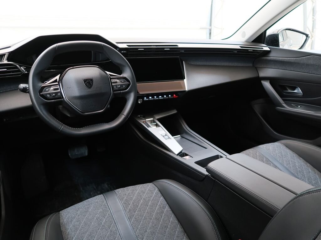 Peugeot 408 Liftback 1,2 l 96 kw