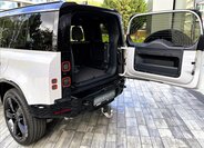 Land Rover Defender 5