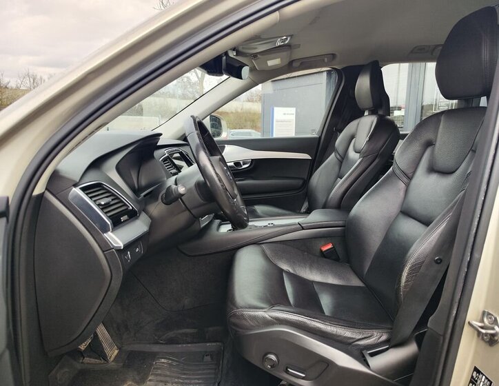 Volvo XC90 SUV / Terénní 2,0 l 235 kw