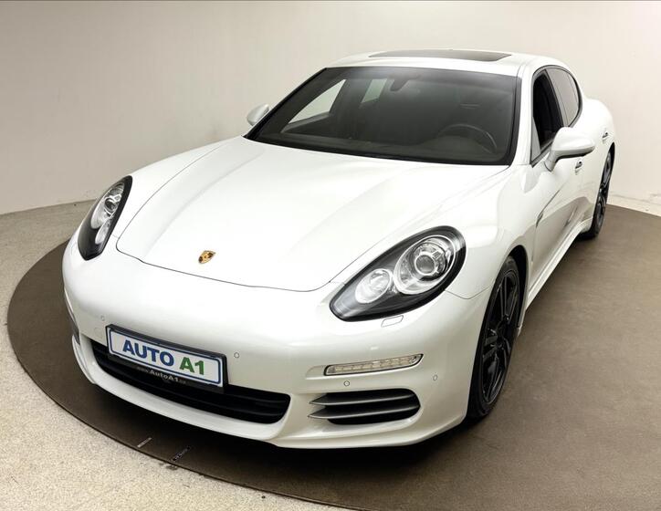 Porsche Panamera 1