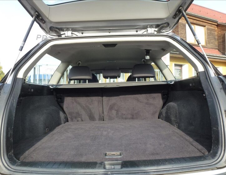 Subaru Legacy Kombi 2,0 l 121 kw