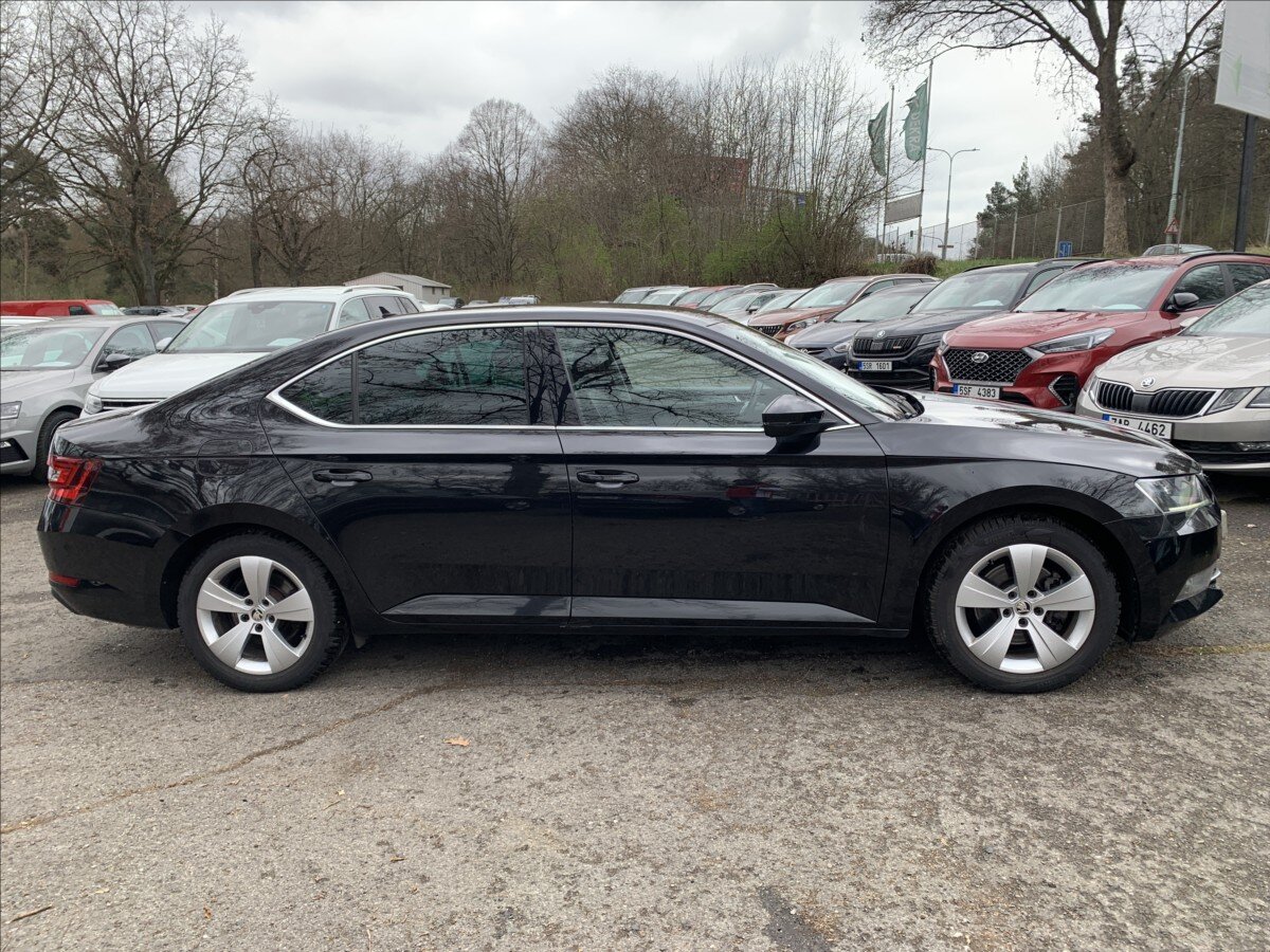 Škoda Superb Sedan / Limuzína 1,5 l 110 kw
