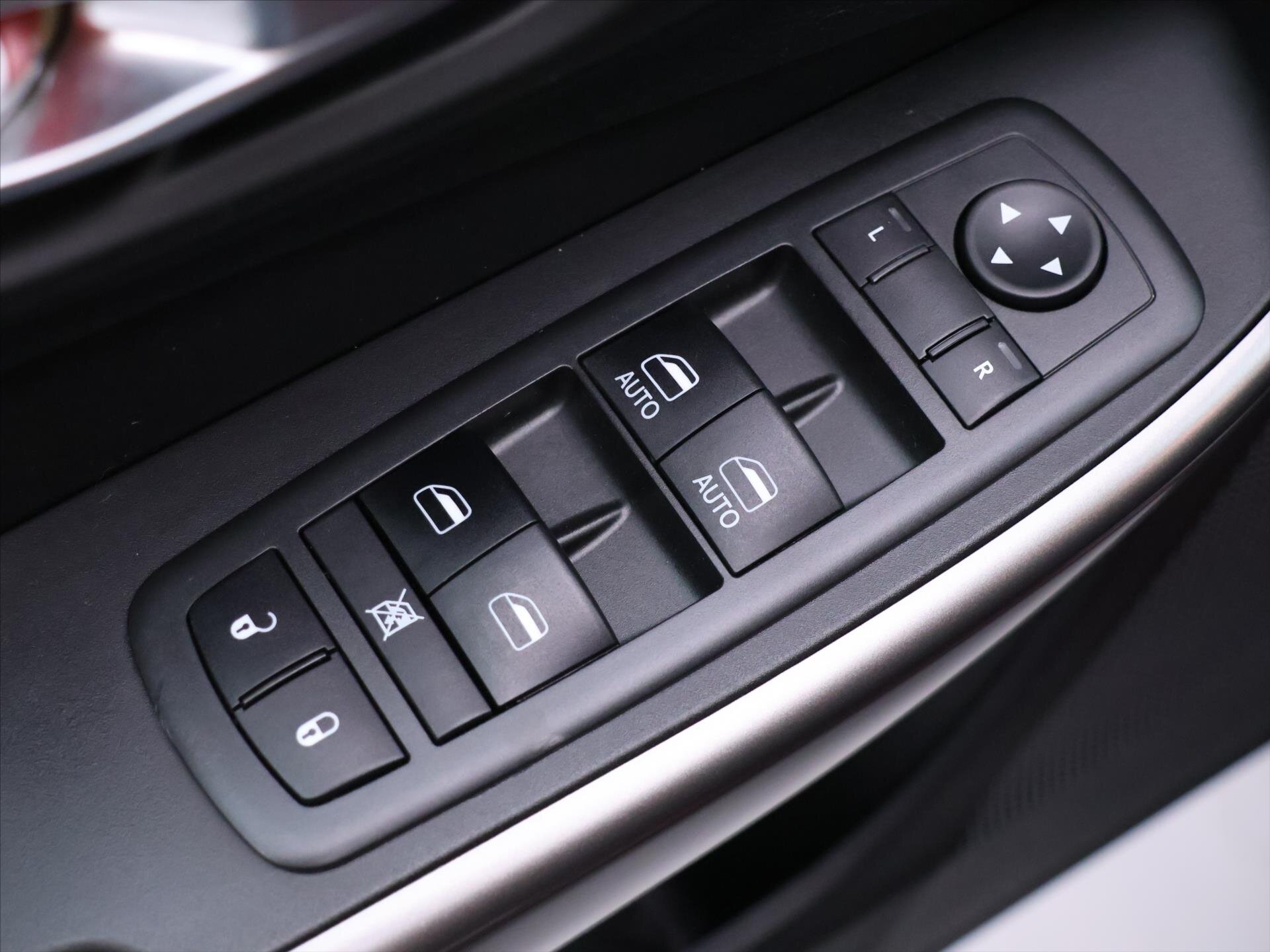 Jeep Cherokee SUV 3,2 l 200 kw