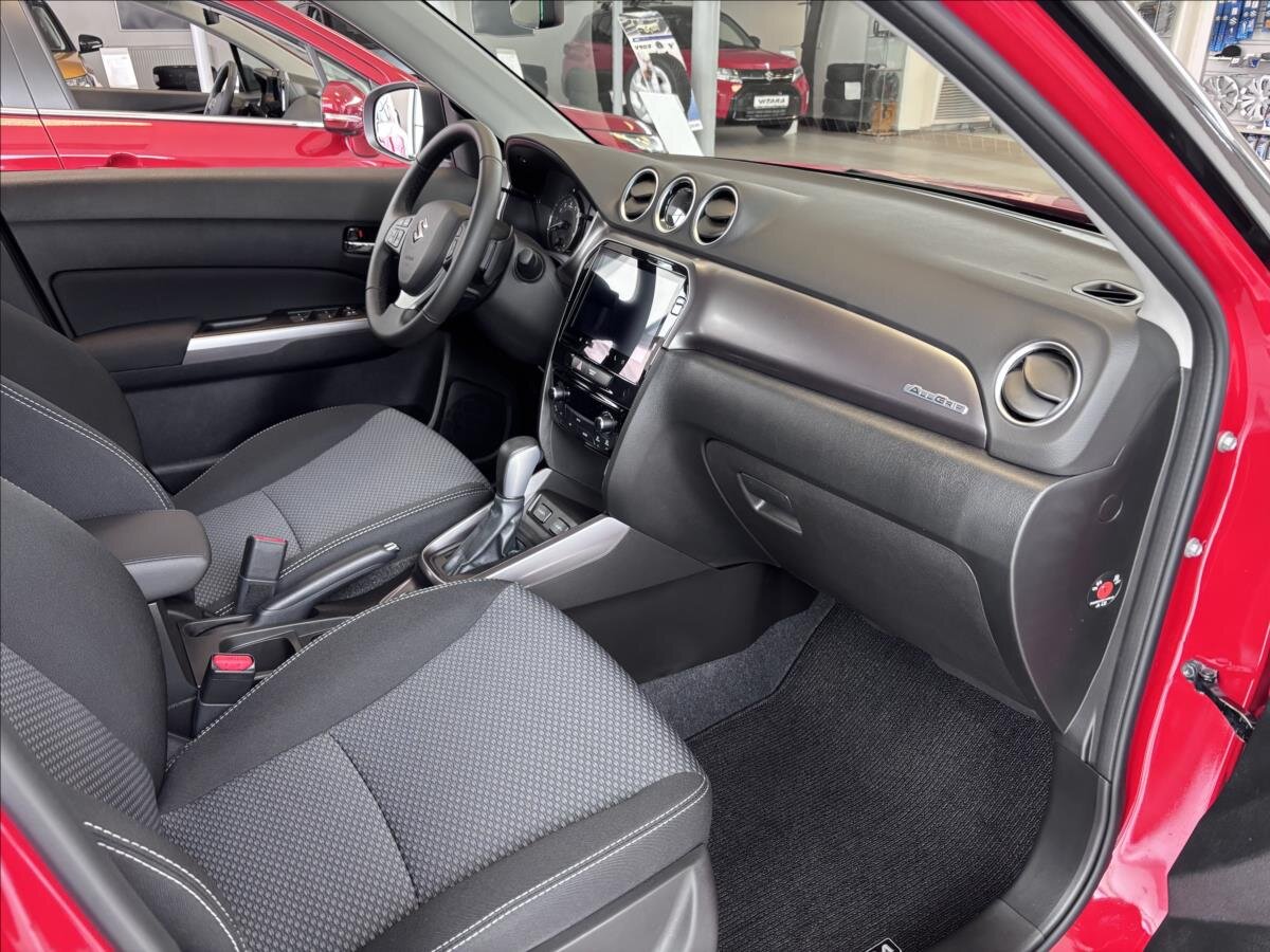 Suzuki Vitara SUV / Terénní 1,4 l 81 kw