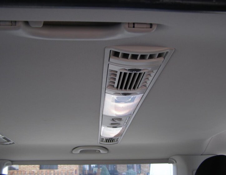 Volkswagen Caravelle 23