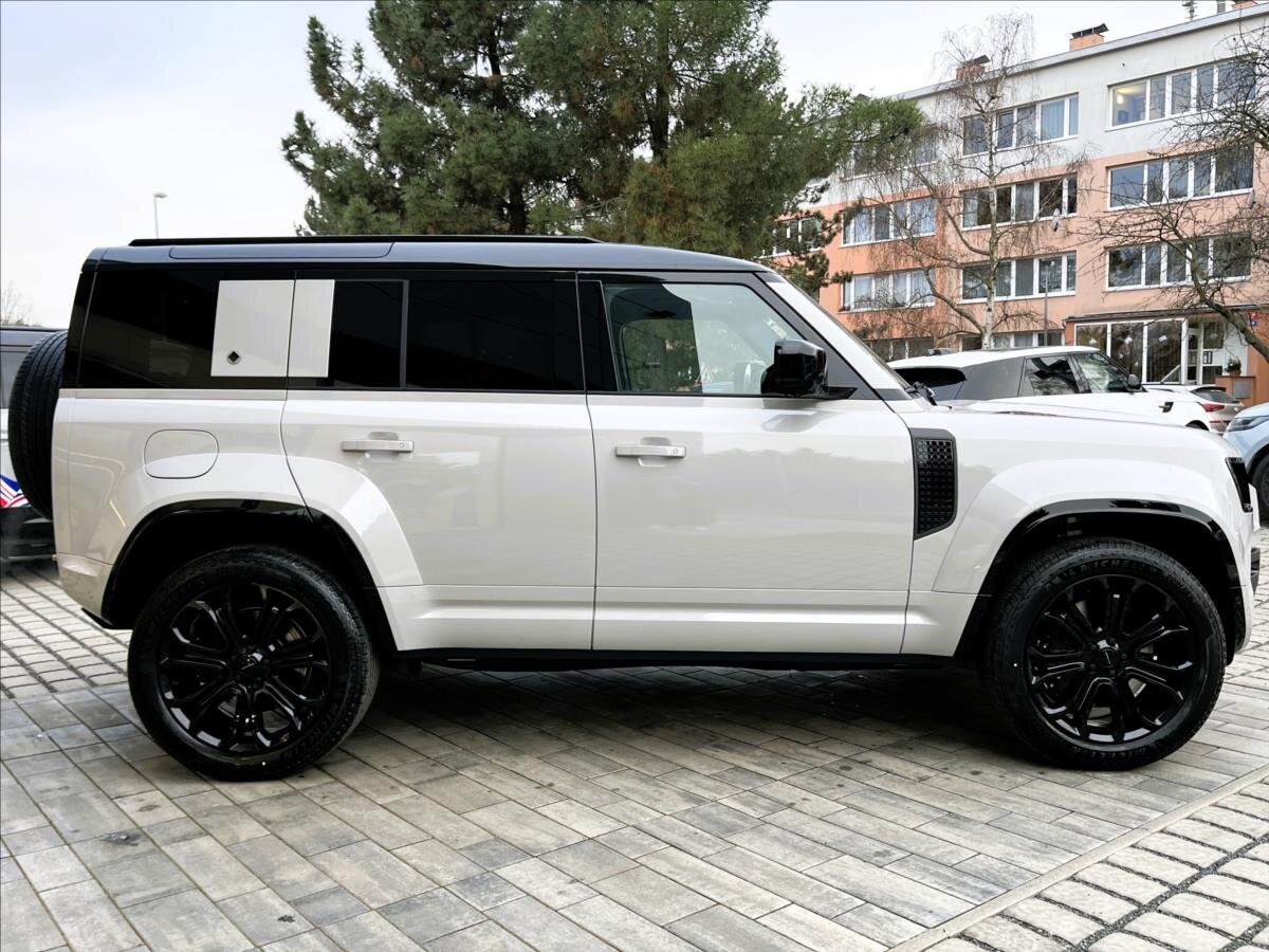 Land Rover Defender SUV / Terénní 4,4 l 467 kw