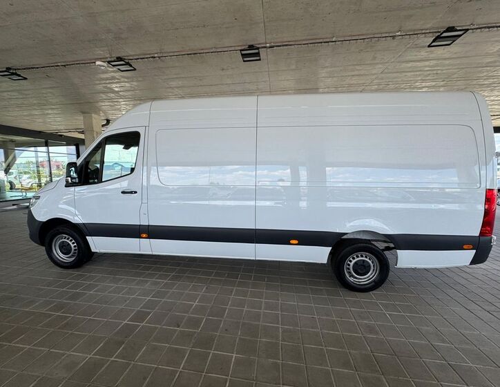 Mercedes-Benz Sprinter 8