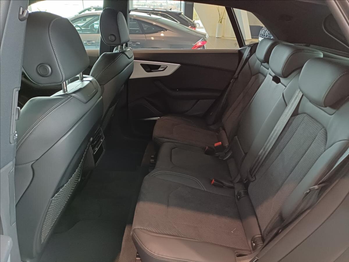 Audi Q8 SUV 3,0 l 210 kw