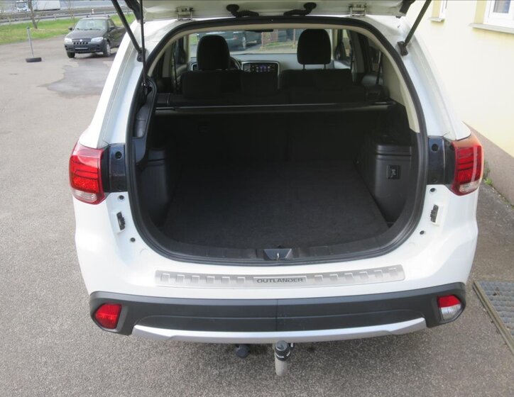 Mitsubishi Outlander SUV / Terénní 2,3 l 110 kw