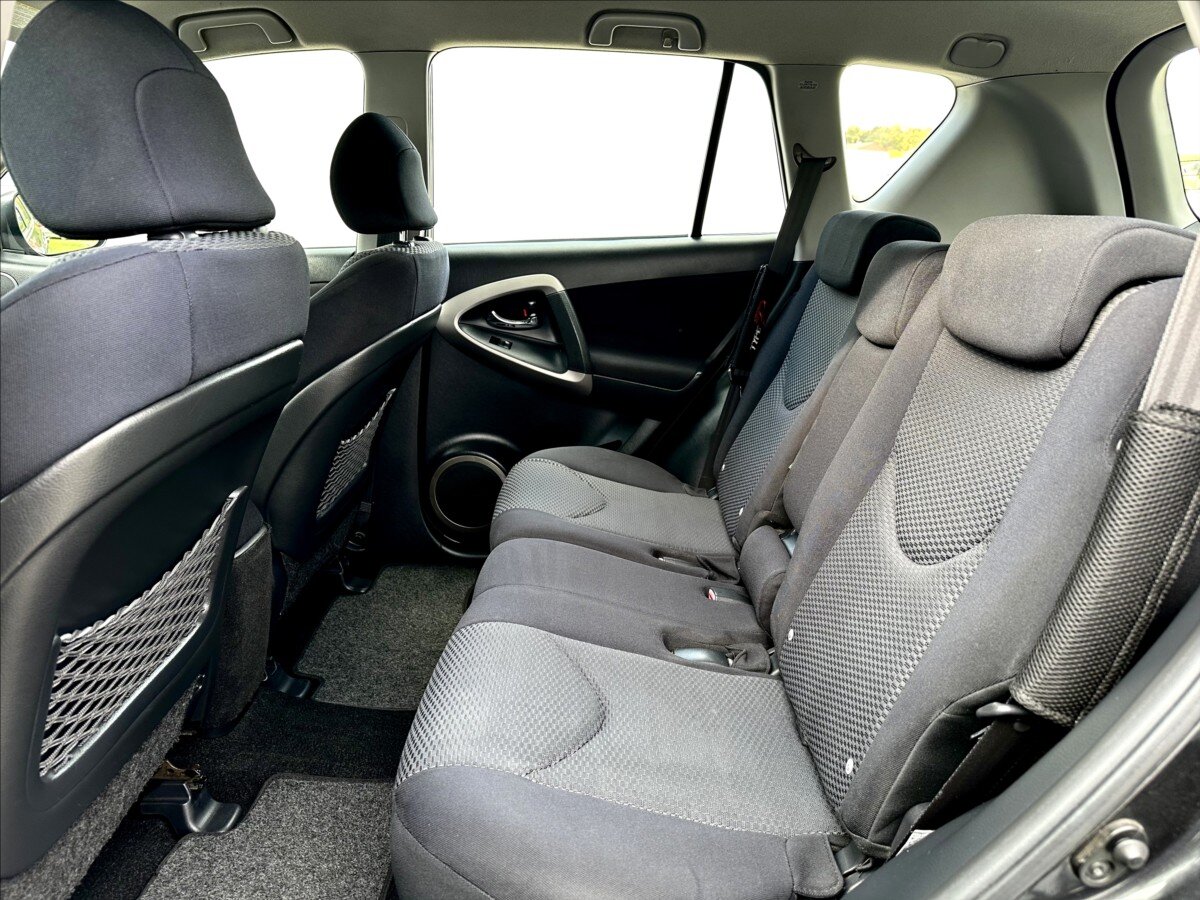 Toyota RAV4 SUV 2,2 l 100 kw