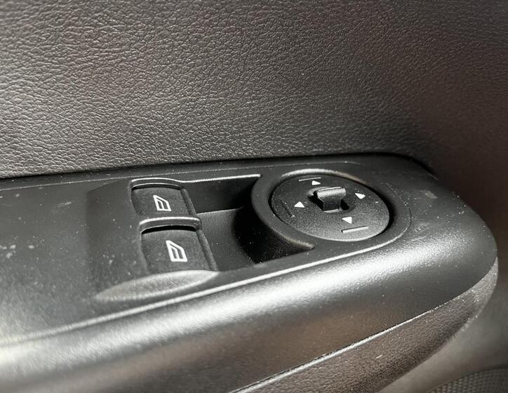 Ford Transit Courier 11