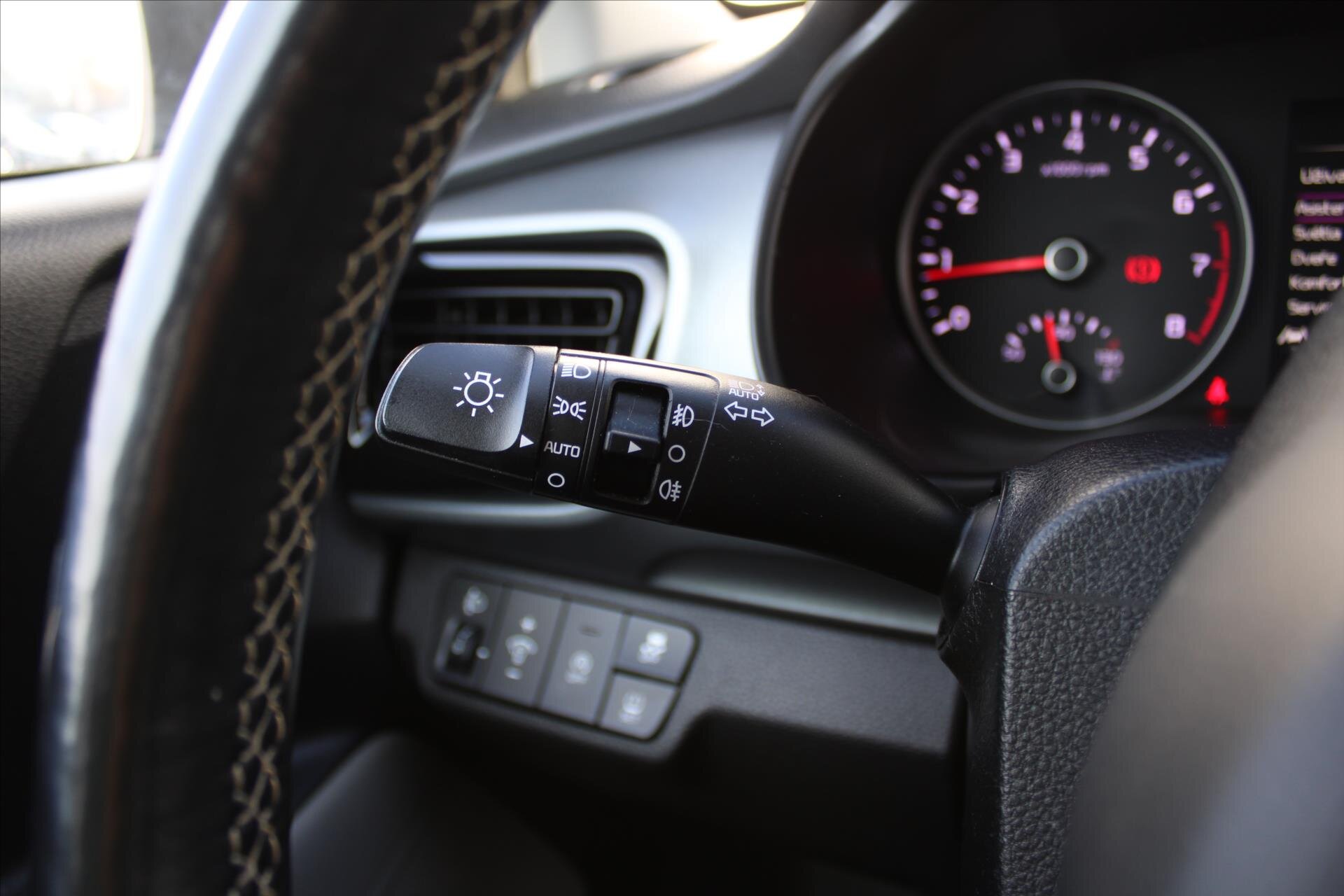 KIA Stonic Hatchback 1,2 l 61 kw