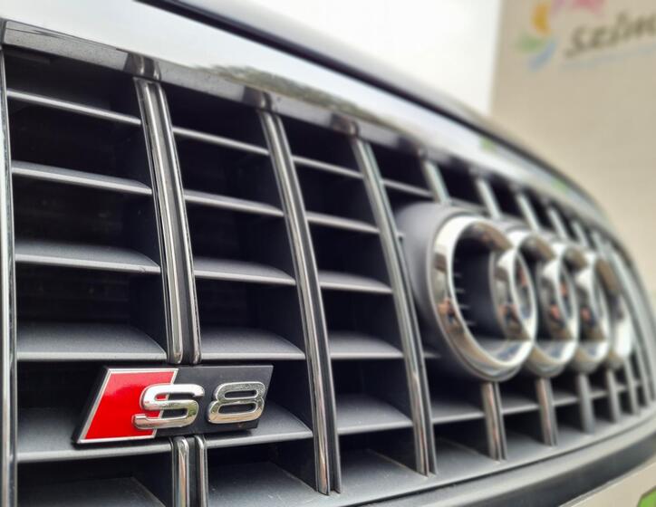 Audi S8 38