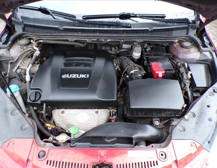 Suzuki Kizashi Sedan / Limuzína 2,4 l 131 kw