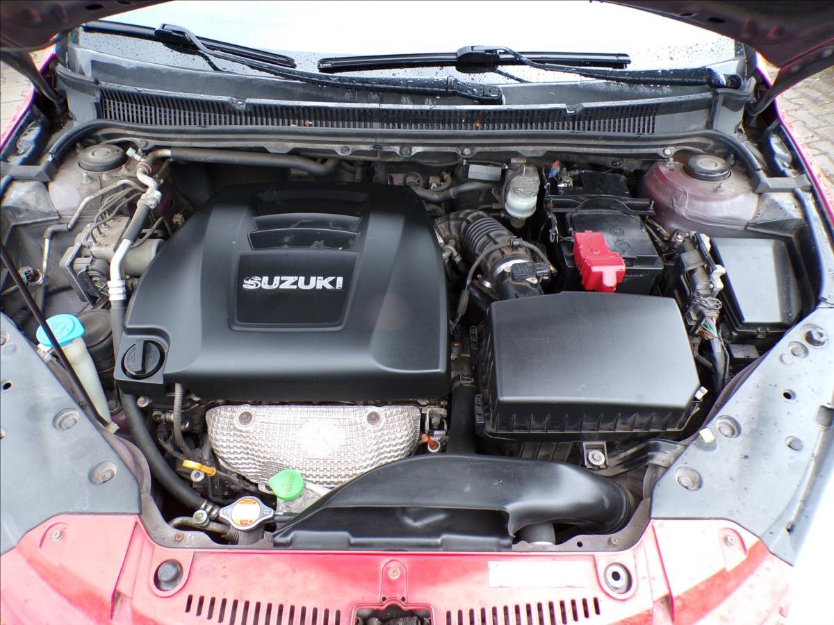 Suzuki Kizashi Sedan / Limuzína 2,4 l 131 kw