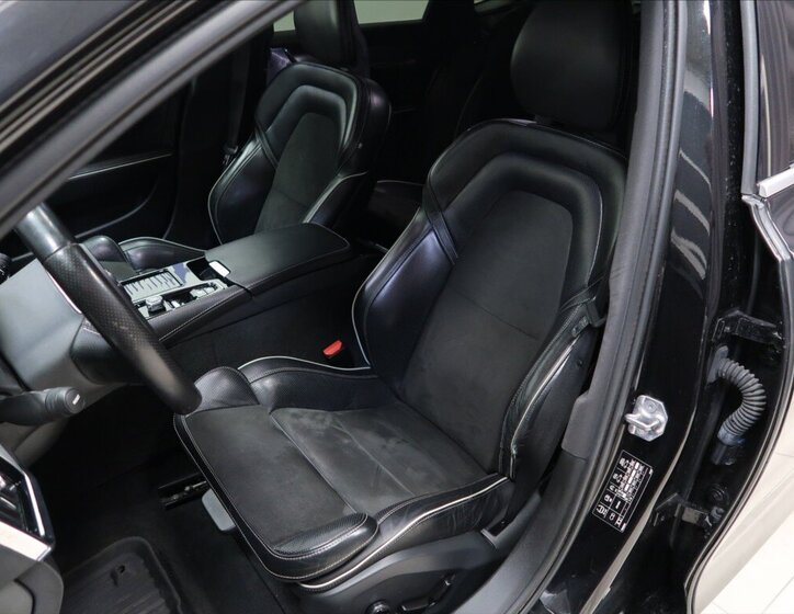 Volvo S90 Sedan / Limuzína 2,0 l 235 kw