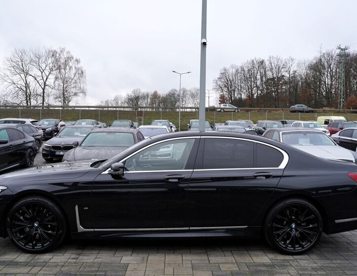 BMW Řada 7 Sedan 3,0 l 250 kw