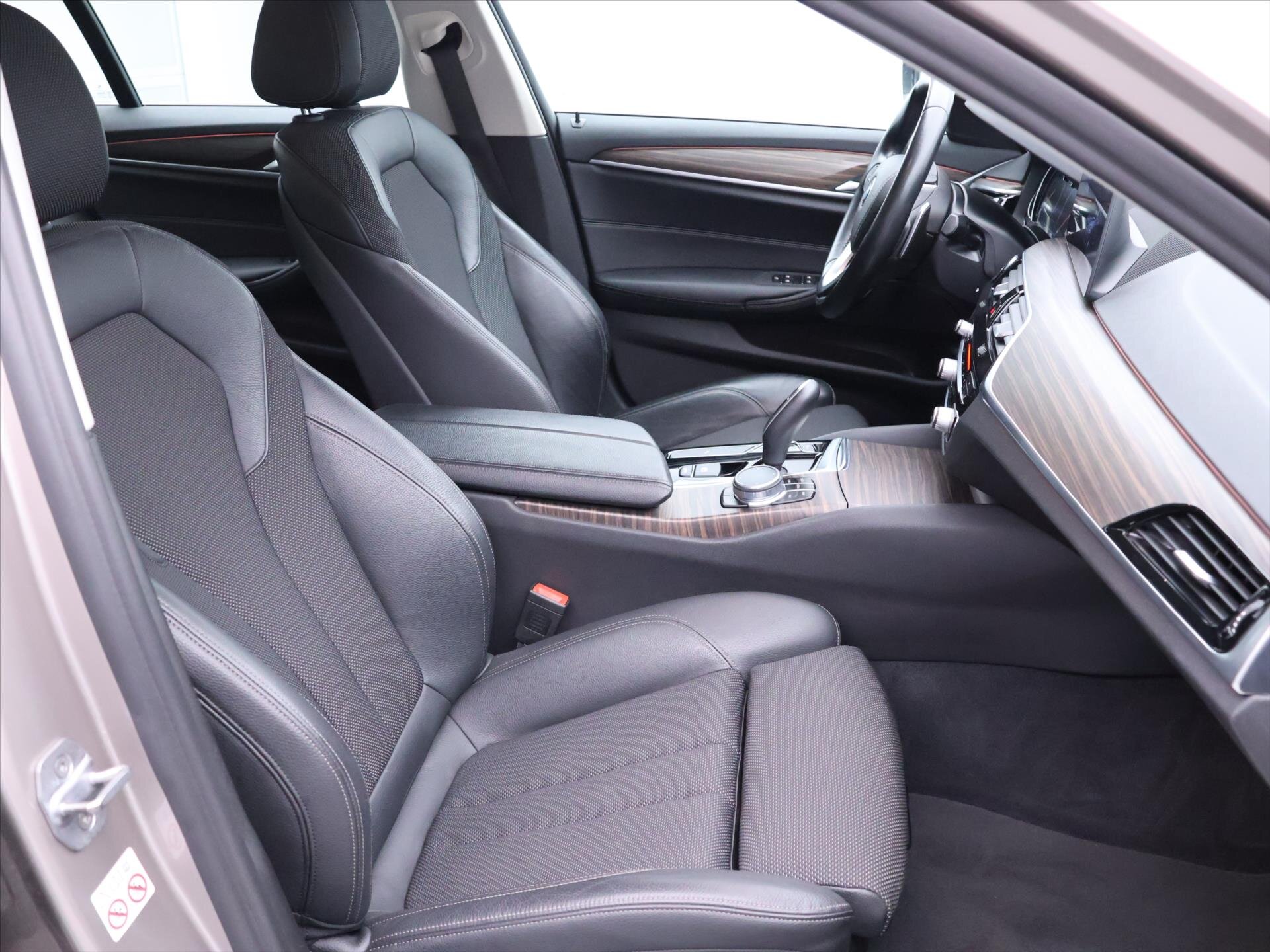 BMW Řada 5 Sedan / Limuzína 2,0 l 140 kw