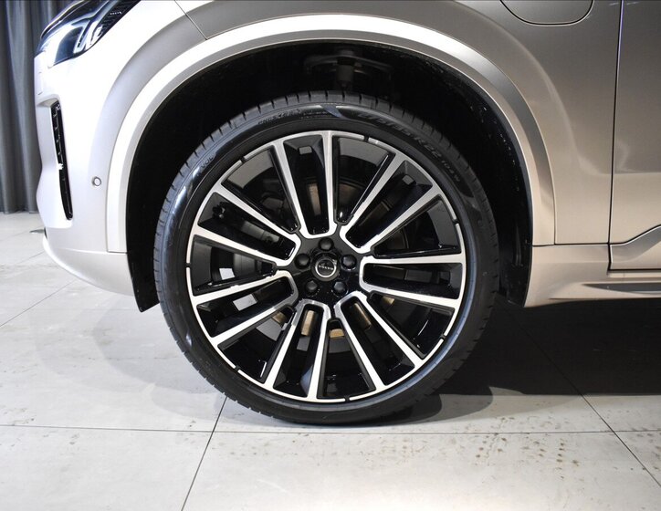 Volvo XC90 SUV / Terénní 2,0 l 335 kw