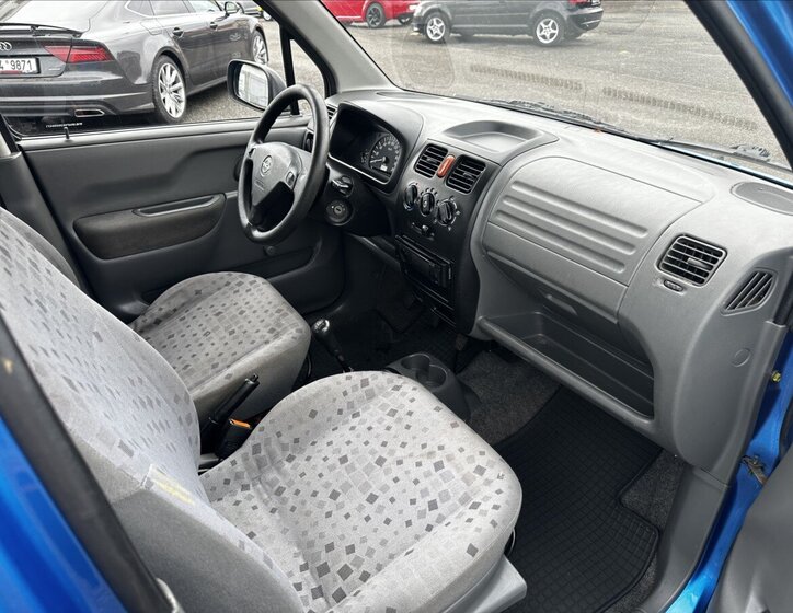 Opel Agila Hatchback 973,0 43 kw