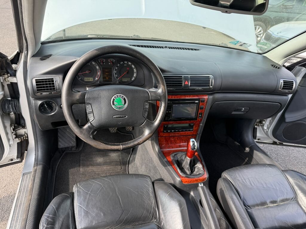 Škoda Superb Sedan / Limuzína 2,8 l 142 kw