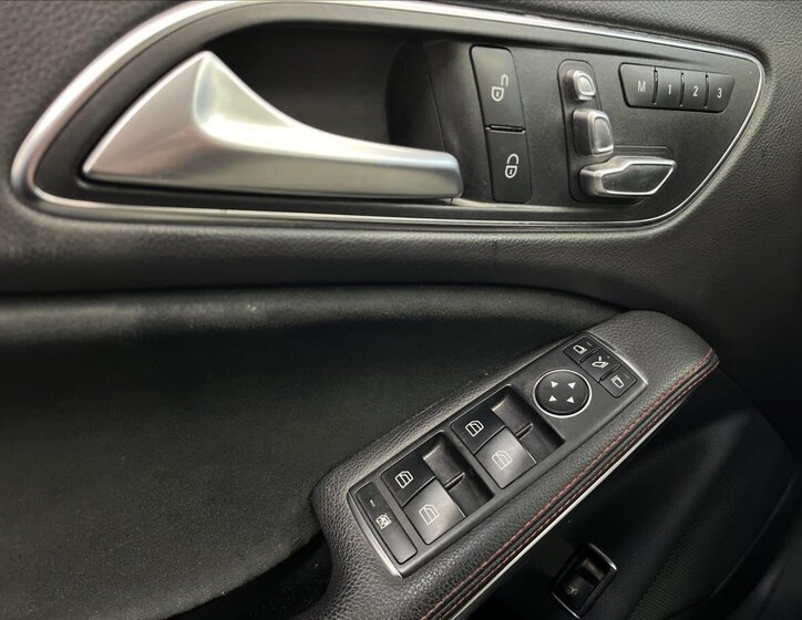 Mercedes-Benz CLA 12