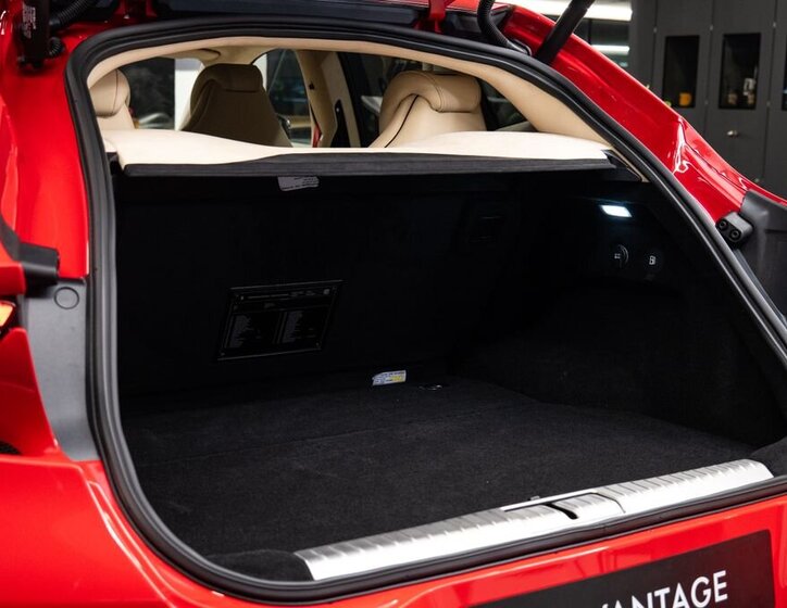 Ferrari Ostatní Hatchback 6,5 l 529 kw