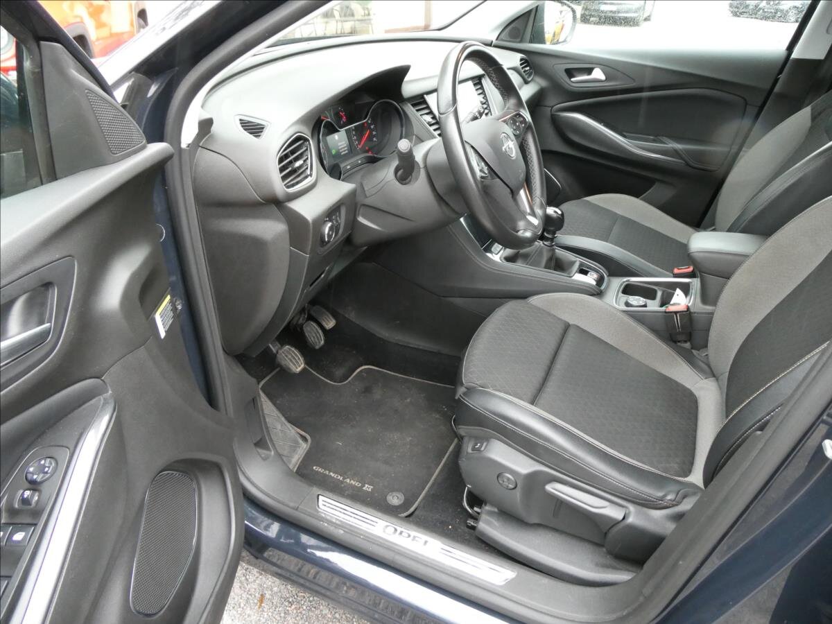 Opel Grandland X SUV / Terénní 1,2 l 96 kw