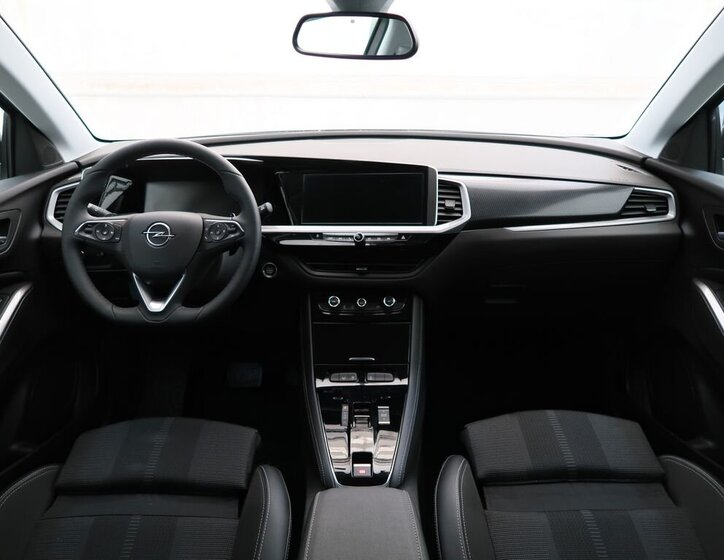 Opel Grandland SUV 1,2 l 96 kw