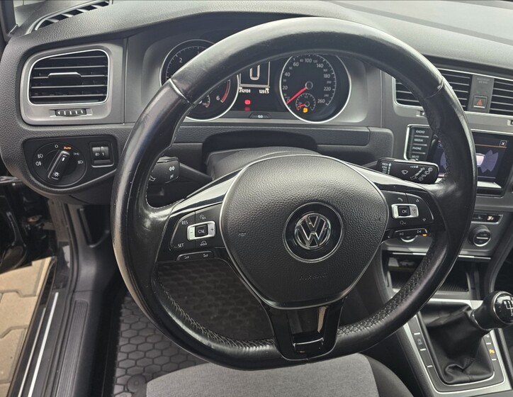 Volkswagen Golf 12