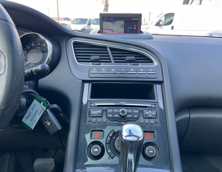 Peugeot 5008 MPV 2,0 l 120 kw