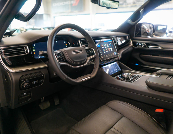 Jeep Grand Wagoneer 14