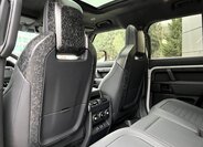 Land Rover Defender SUV 4,4 l 467 kw
