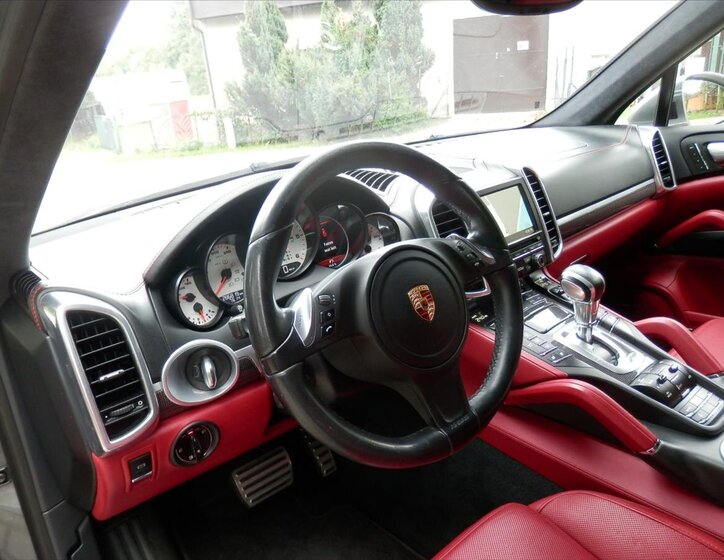 Porsche Cayenne SUV 4,1 l 281 kw