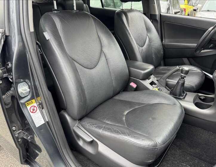 Toyota RAV4 SUV / Terénní 2,2 l 100 kw