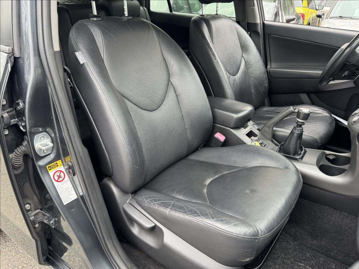 Toyota RAV4 SUV / Terénní 2,2 l 100 kw