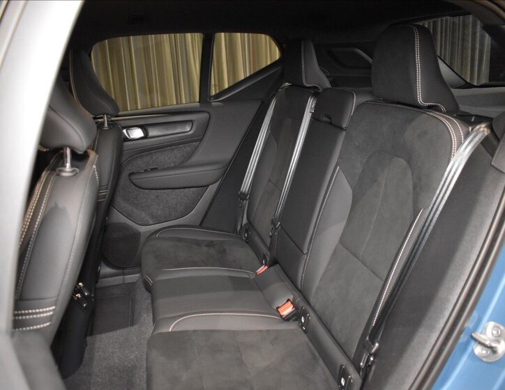 Volvo EX40 SUV / Terénní 0,0 325 kw