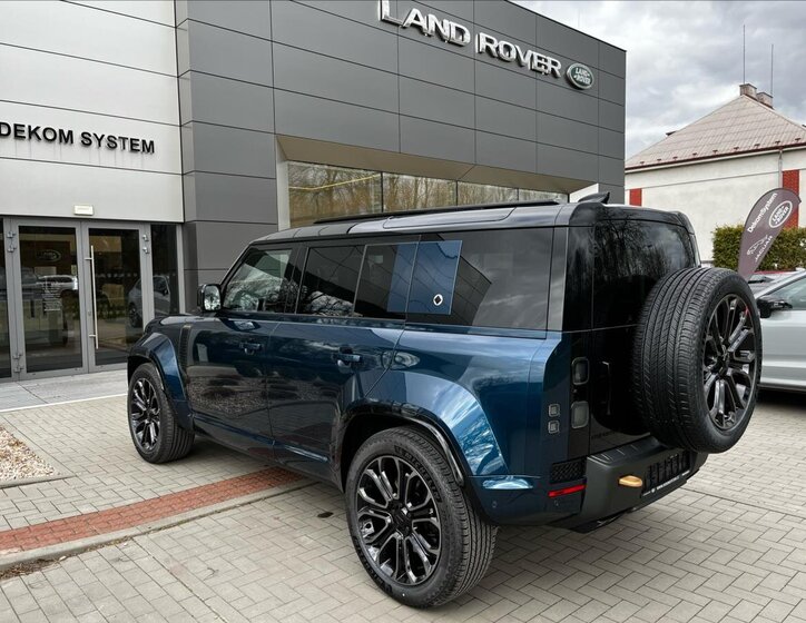 Land Rover Defender SUV / Terénní 4,4 l 467 kw