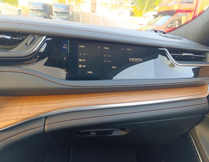 Jeep Grand Cherokee 19