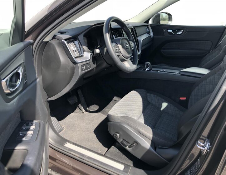 Volvo XC60 SUV / Terénní 2,0 l 145 kw