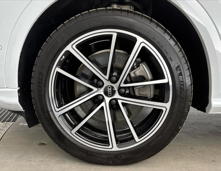 Audi Q5 SUV / Terénní 2,0 l 150 kw