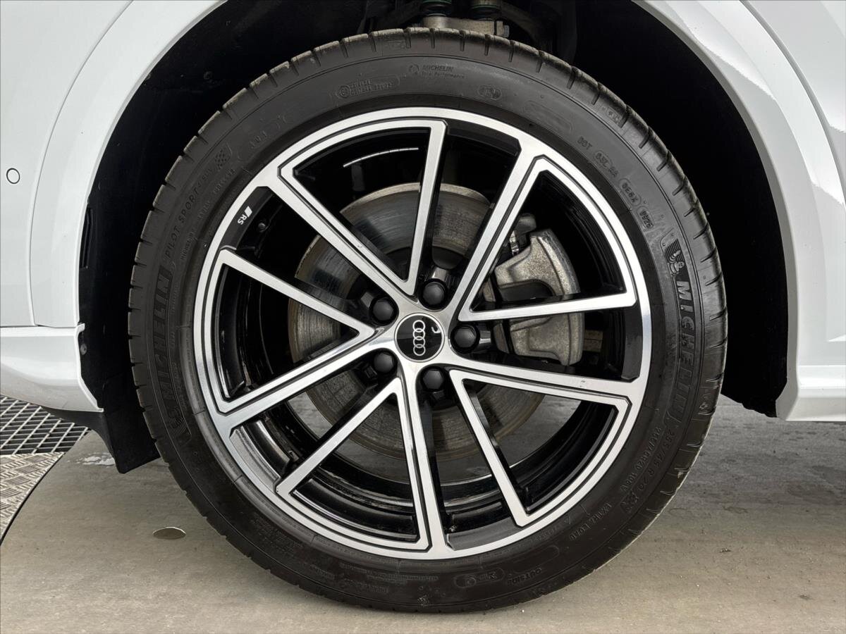 Audi Q5 SUV / Terénní 2,0 l 150 kw