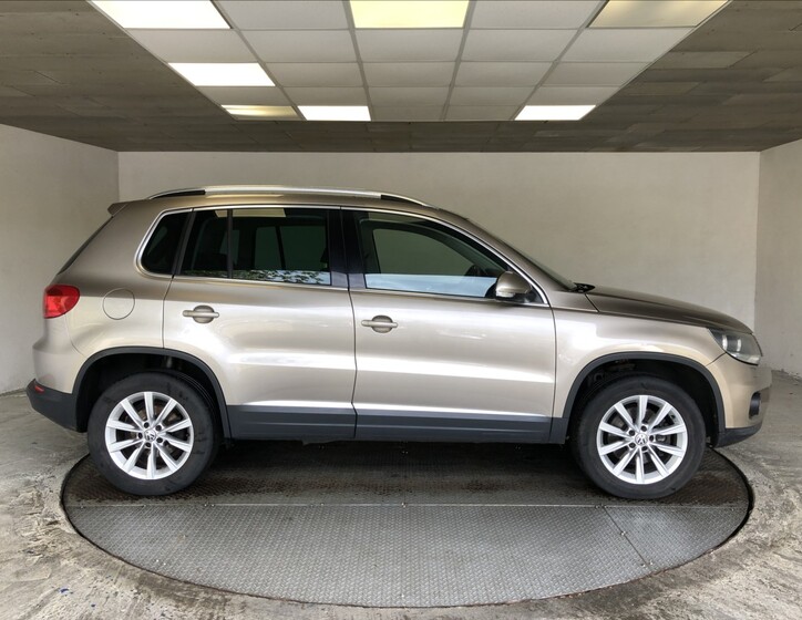Volkswagen Tiguan 8