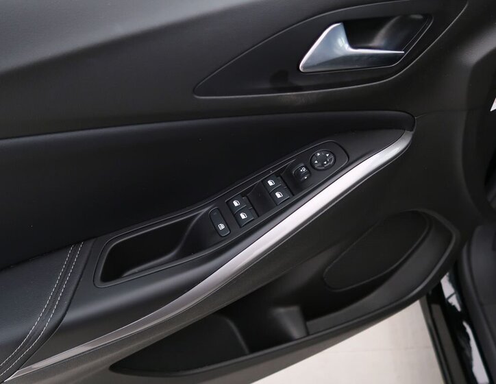 Opel Grandland SUV 1,2 l 96 kw